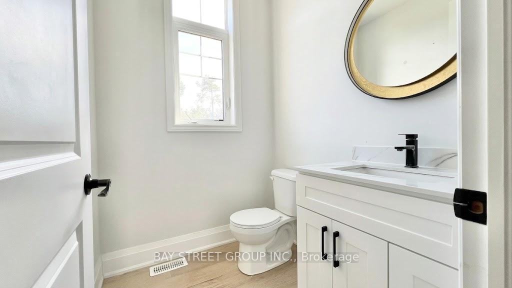 Photo 6 of 32 Moreau Way, Springwater, Centre Vespra — HOMEH