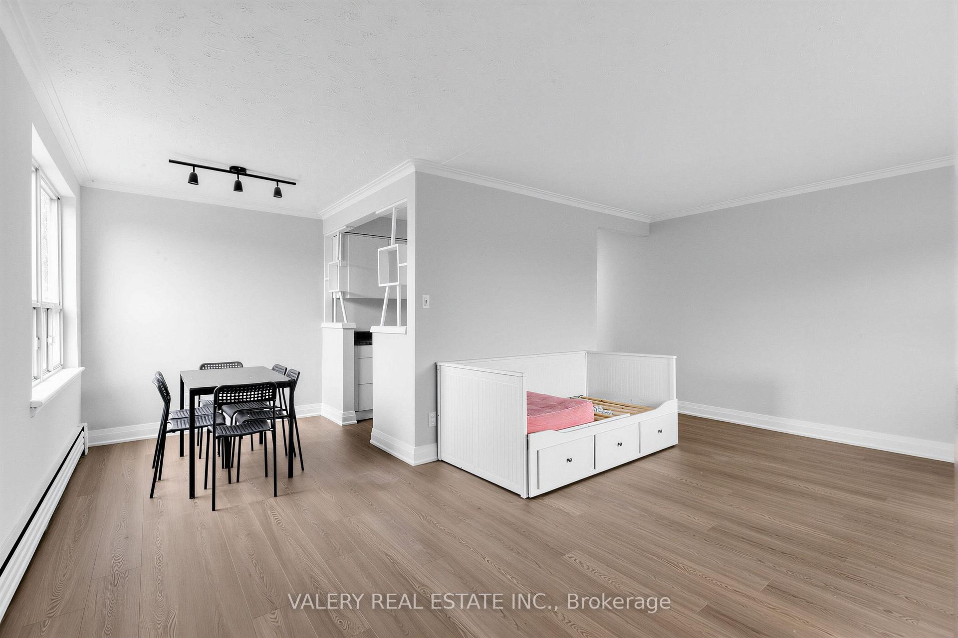 Photo 1 of Unit 5, 12 Westgate Boulevard, Toronto, Bedford Park-Nortown — HOMEH