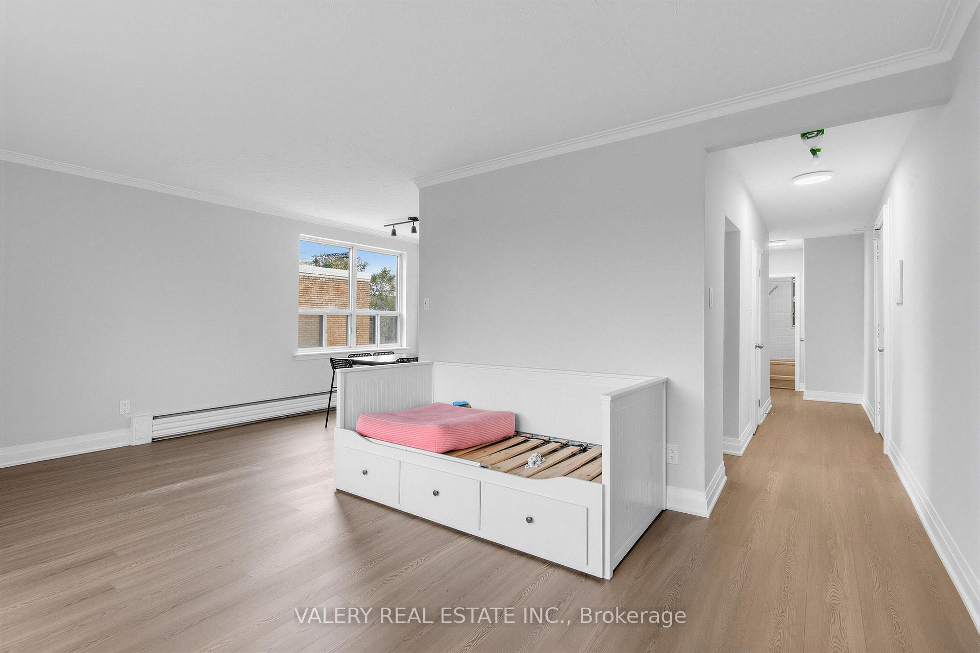 Photo 2 of Unit 5, 12 Westgate Boulevard, Toronto, Bedford Park-Nortown — HOMEH