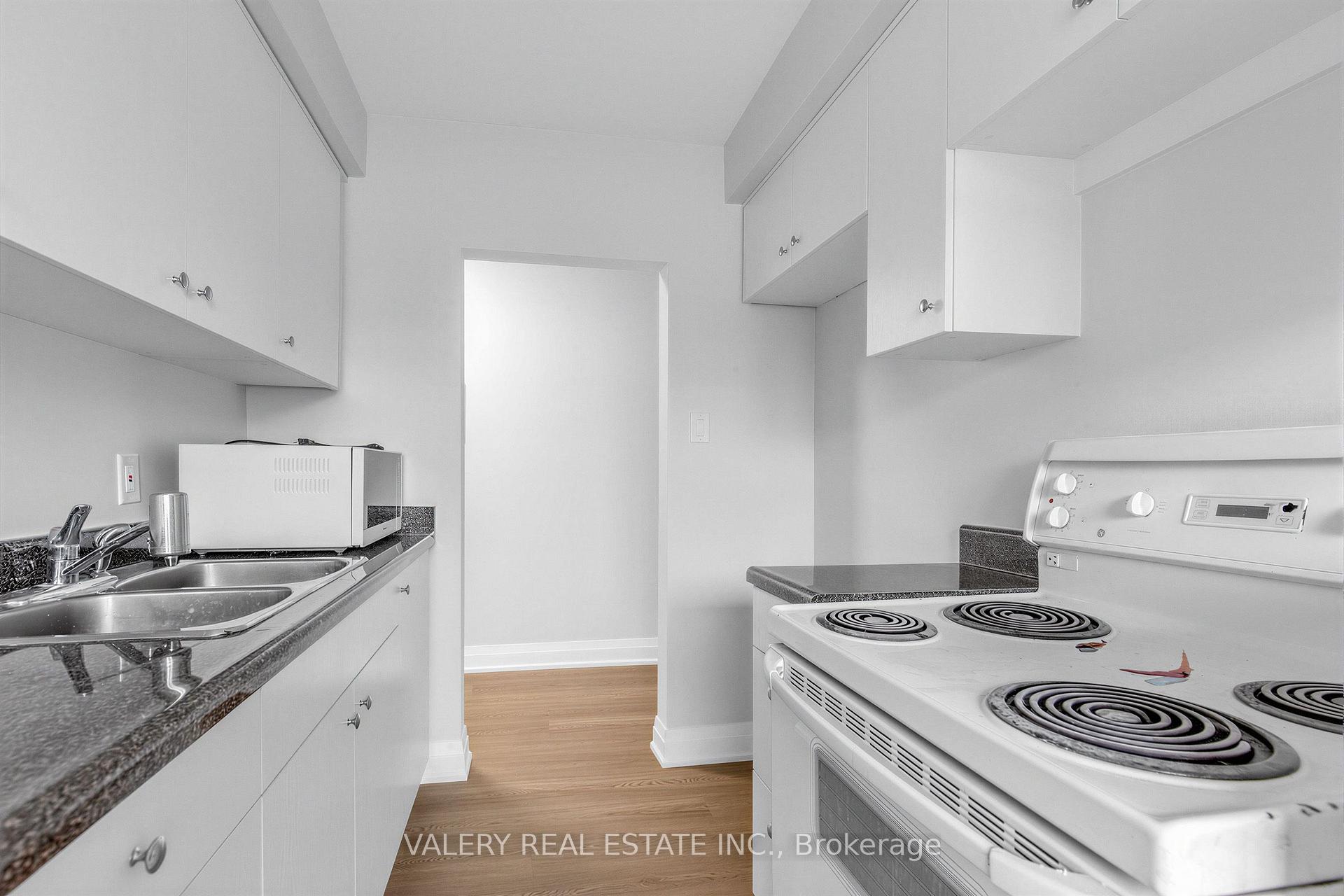 Photo 5 of Unit 5, 12 Westgate Boulevard, Toronto, Bedford Park-Nortown — HOMEH