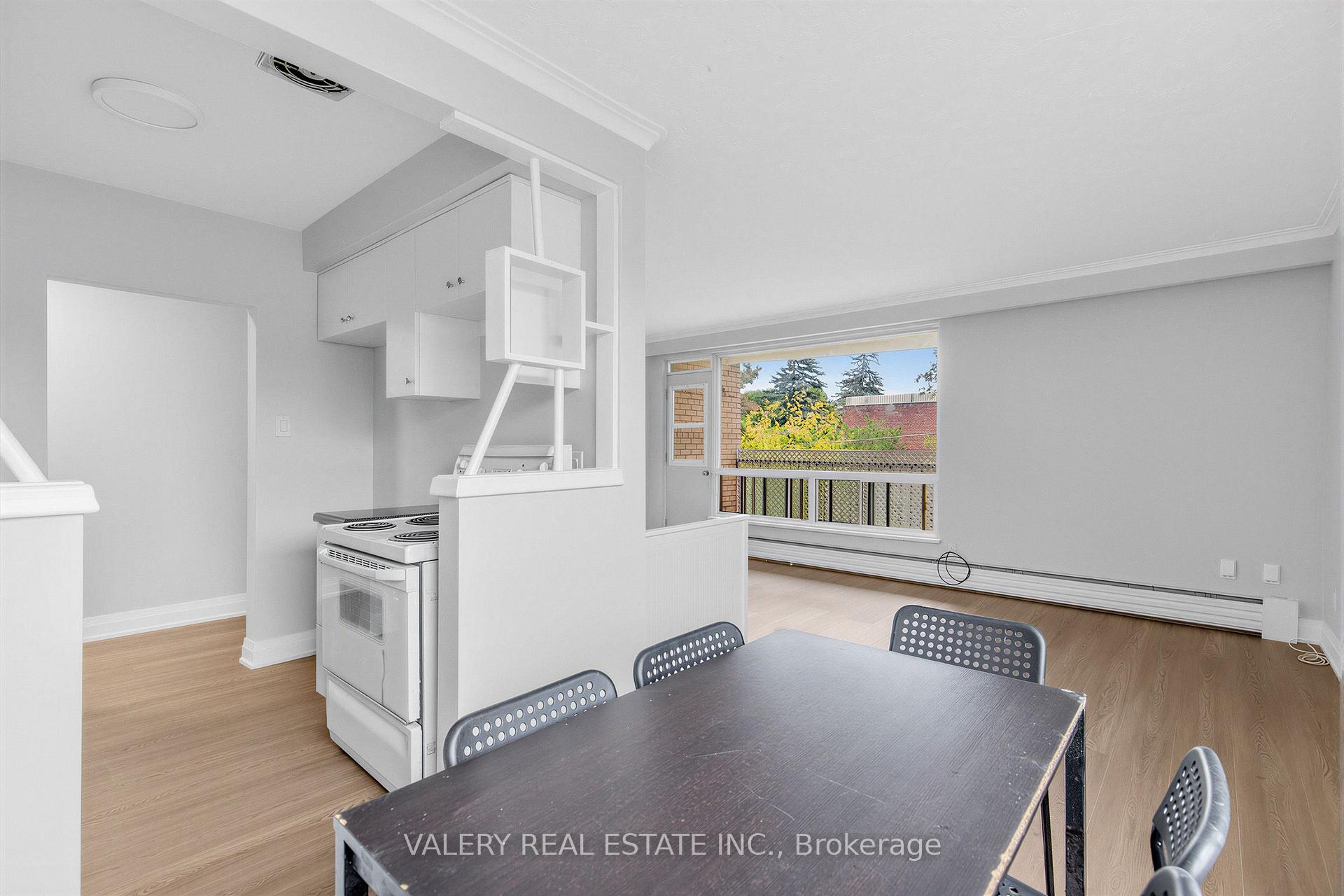 Photo 6 of Unit 5, 12 Westgate Boulevard, Toronto, Bedford Park-Nortown — HOMEH