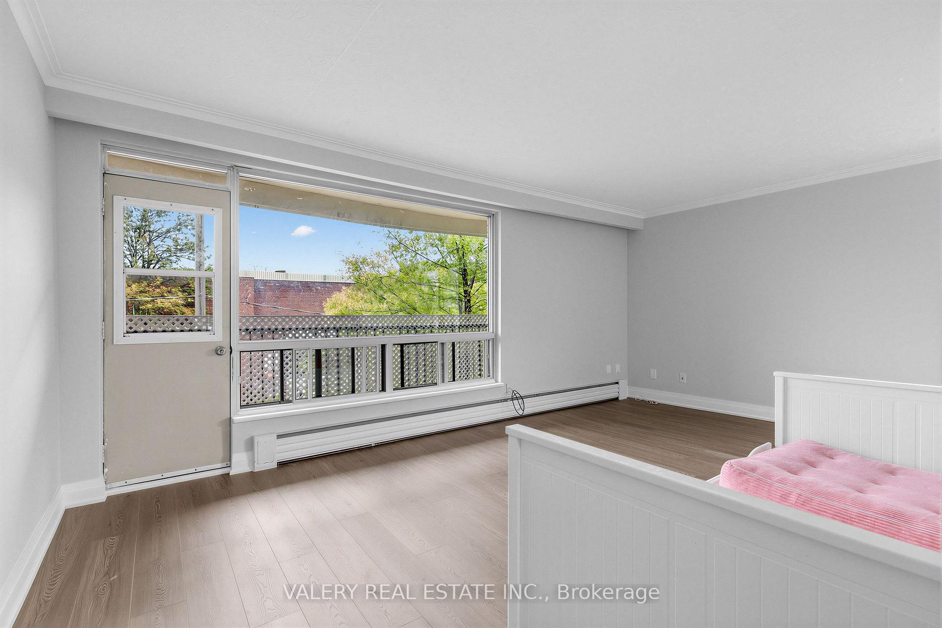 Photo 7 of Unit 5, 12 Westgate Boulevard, Toronto, Bedford Park-Nortown — HOMEH