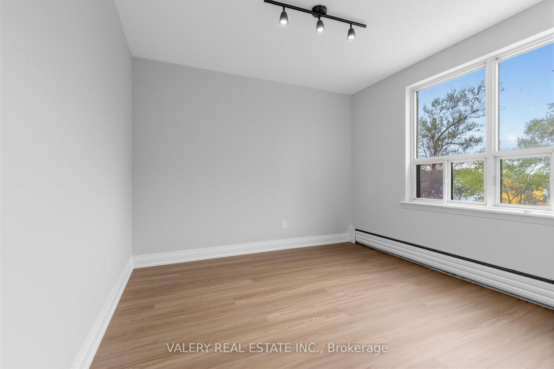 Photo 9 of Unit 5, 12 Westgate Boulevard, Toronto, Bedford Park-Nortown — HOMEH