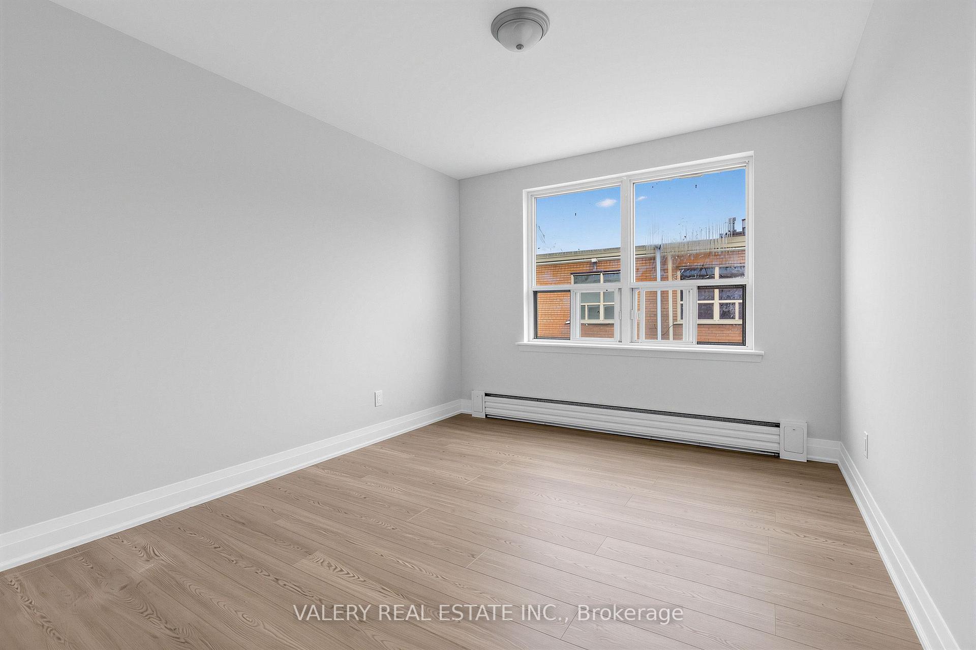 Photo 11 of Unit 5, 12 Westgate Boulevard, Toronto, Bedford Park-Nortown — HOMEH