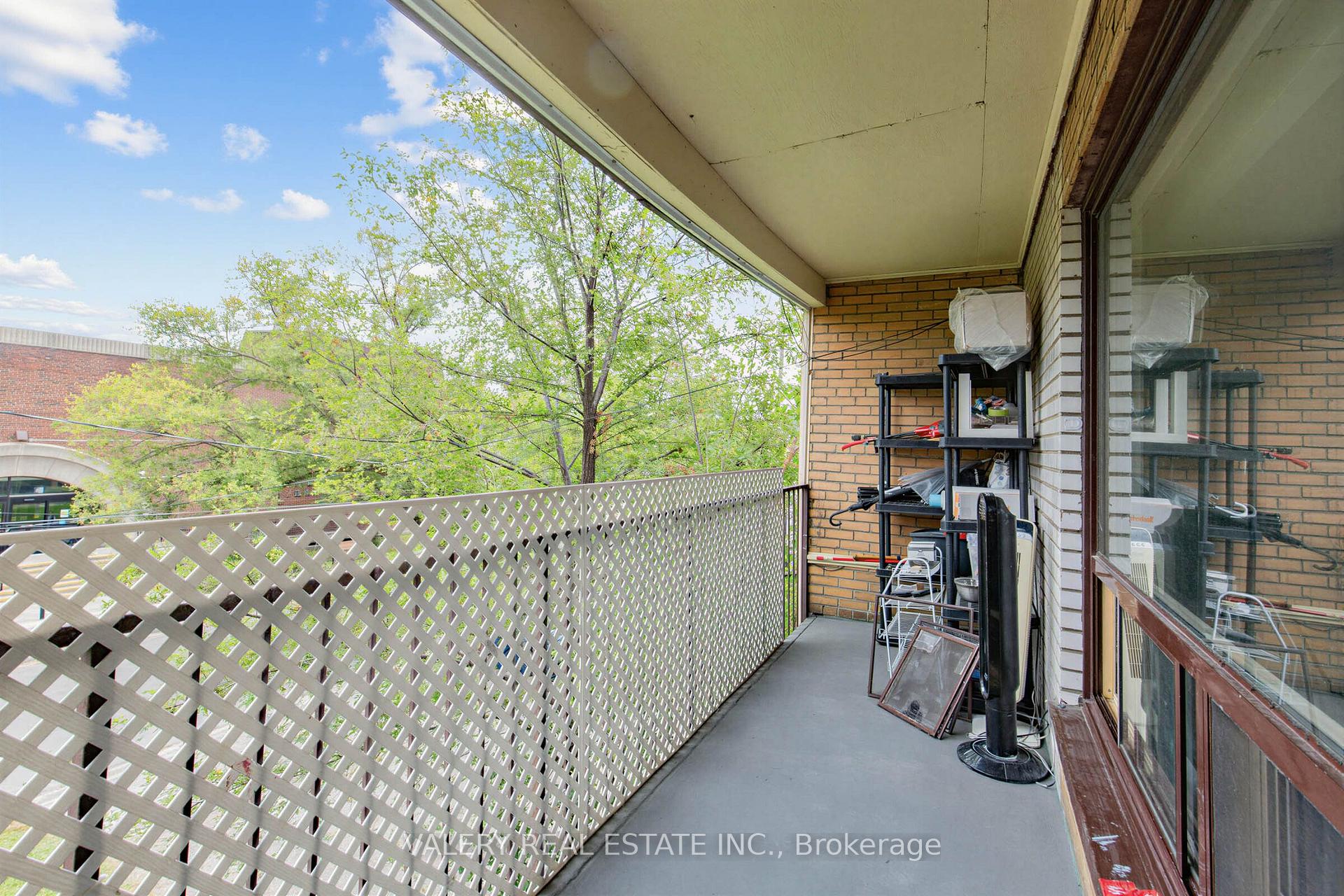 Photo 14 of Unit 5, 12 Westgate Boulevard, Toronto, Bedford Park-Nortown — HOMEH