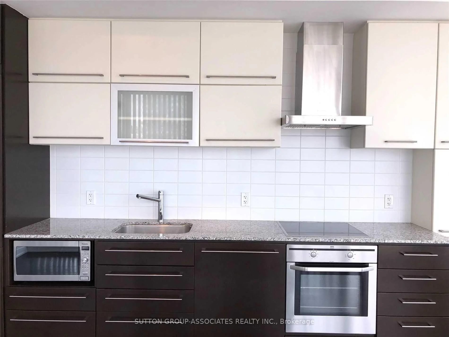 Photo 4 of Unit 2411, 770 Bay Street, Toronto, Bay Street Corridor — HOMEH