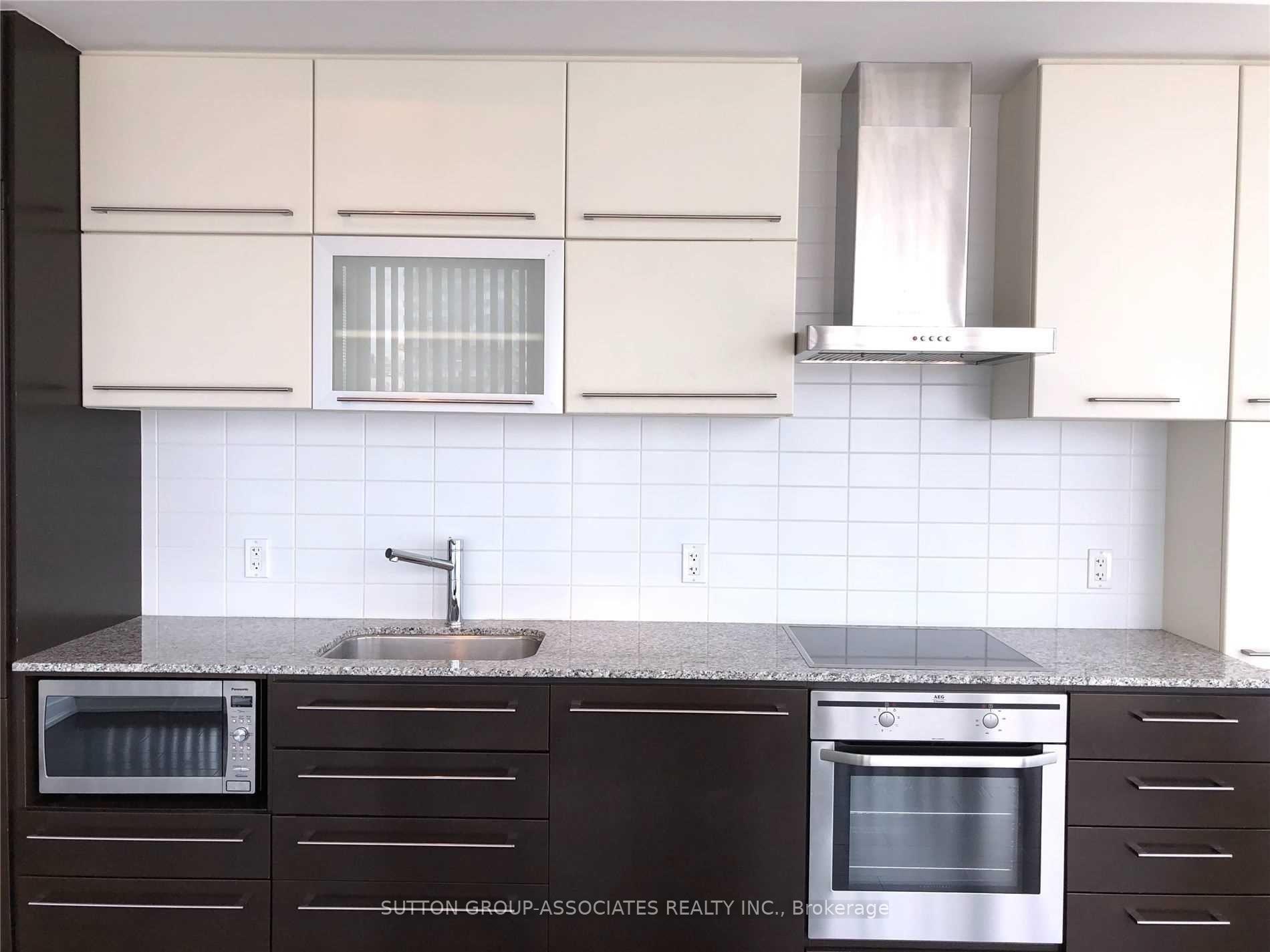Photo 8 of Unit 2411, 770 Bay Street, Toronto, Bay Street Corridor — HOMEH