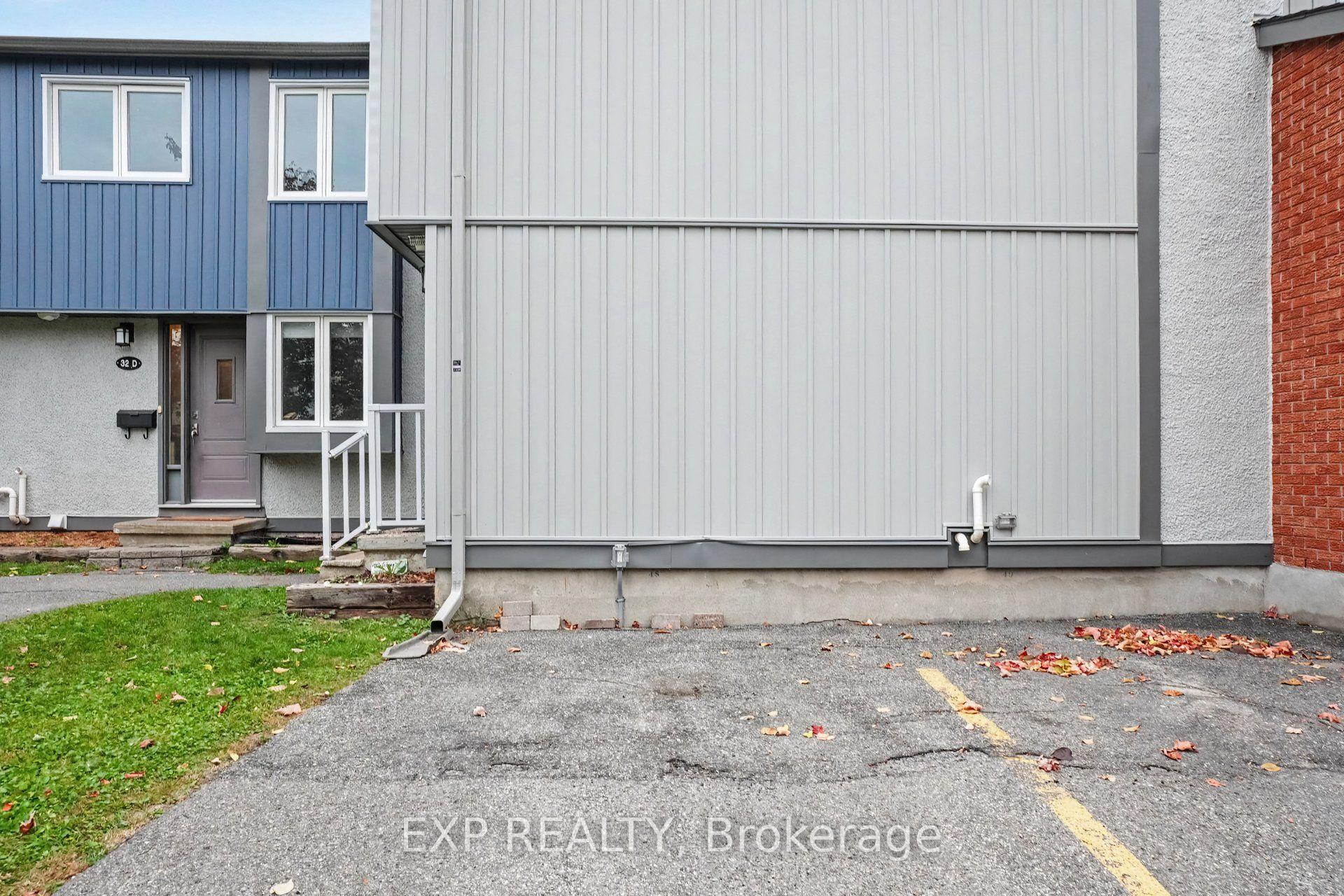 Photo 4 of Unit D, 32 Benlea Drive, Ottawa, Pineglen — HOMEH