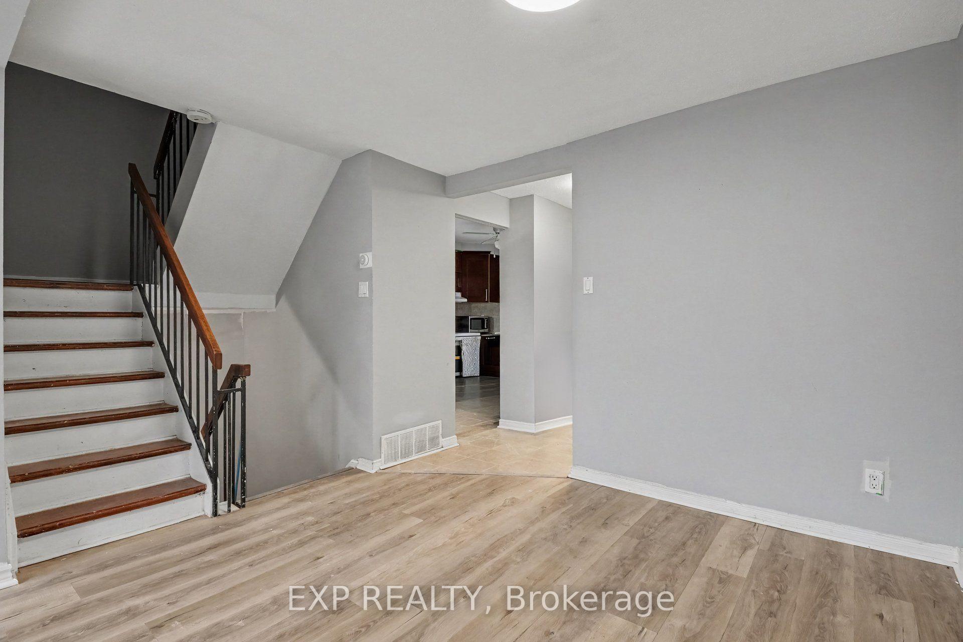 Photo 6 of Unit D, 32 Benlea Drive, Ottawa, Pineglen — HOMEH