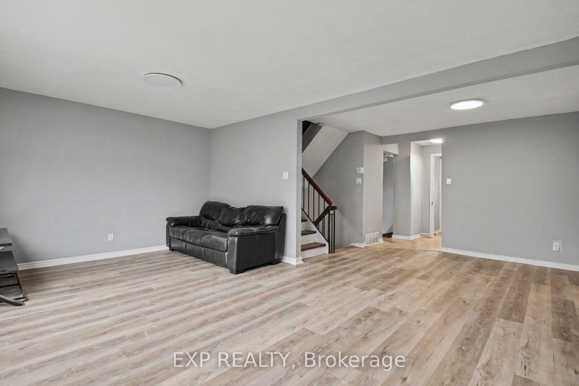 Photo 7 of Unit D, 32 Benlea Drive, Ottawa, Pineglen — HOMEH