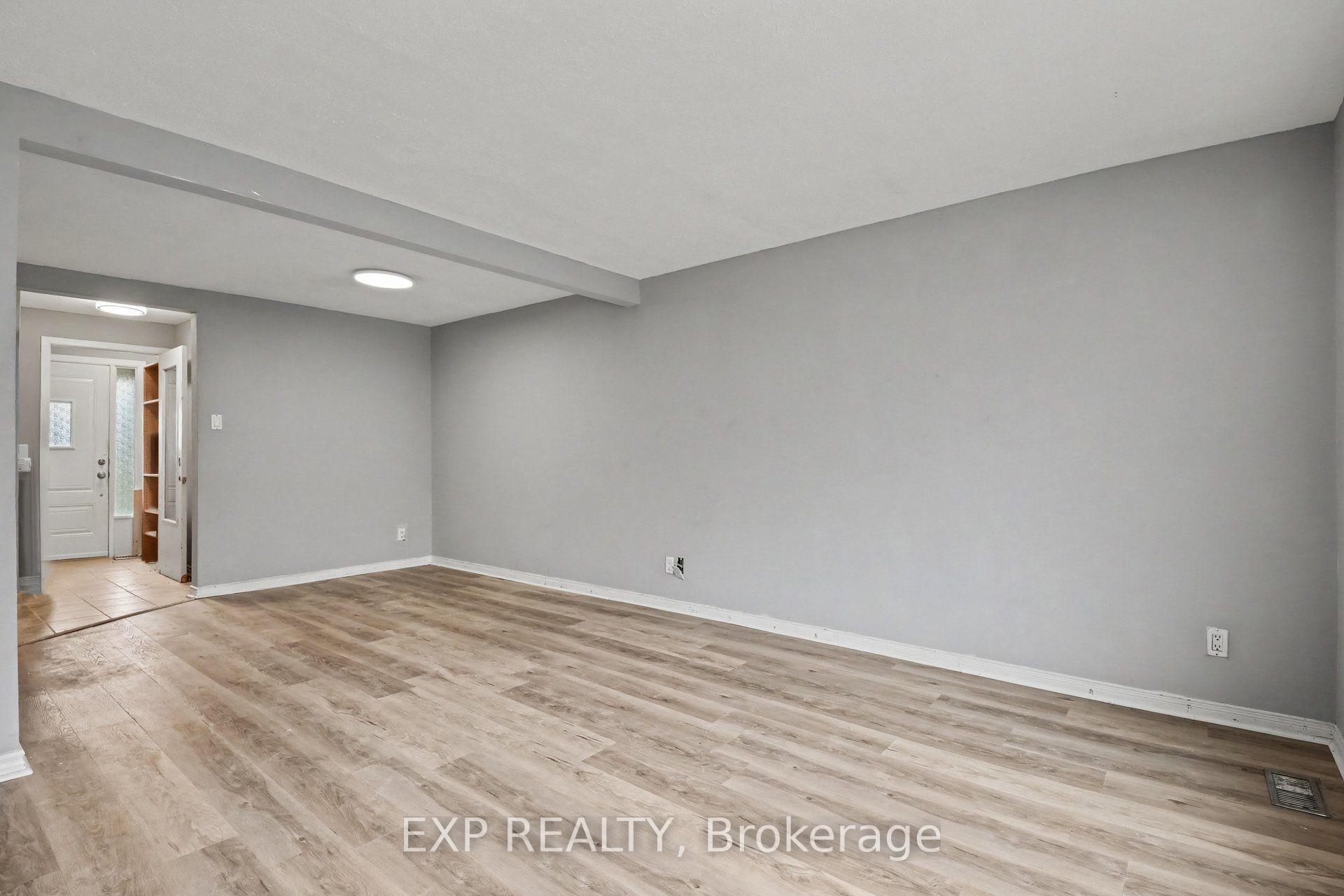 Photo 8 of Unit D, 32 Benlea Drive, Ottawa, Pineglen — HOMEH