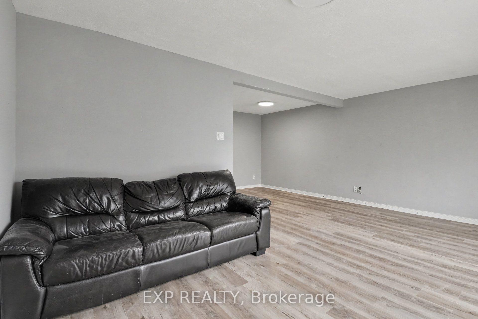 Photo 10 of Unit D, 32 Benlea Drive, Ottawa, Pineglen — HOMEH