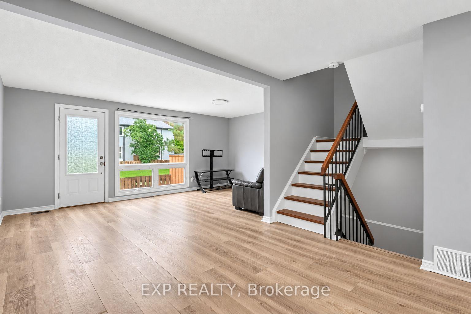 Photo 11 of Unit D, 32 Benlea Drive, Ottawa, Pineglen — HOMEH