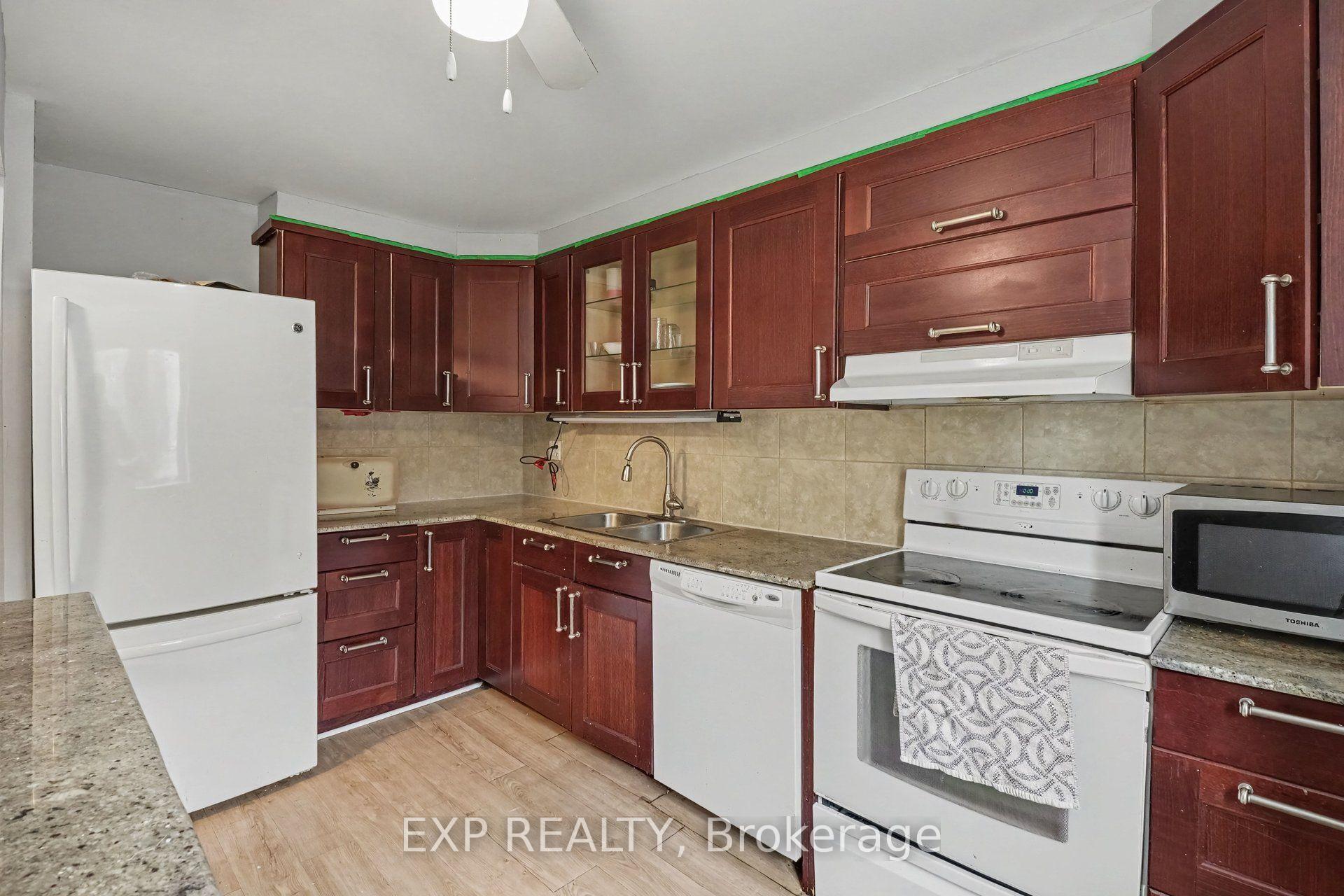 Photo 12 of Unit D, 32 Benlea Drive, Ottawa, Pineglen — HOMEH
