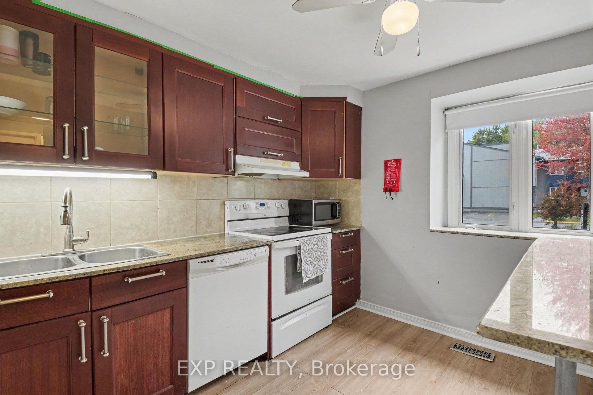 Photo 13 of Unit D, 32 Benlea Drive, Ottawa, Pineglen — HOMEH