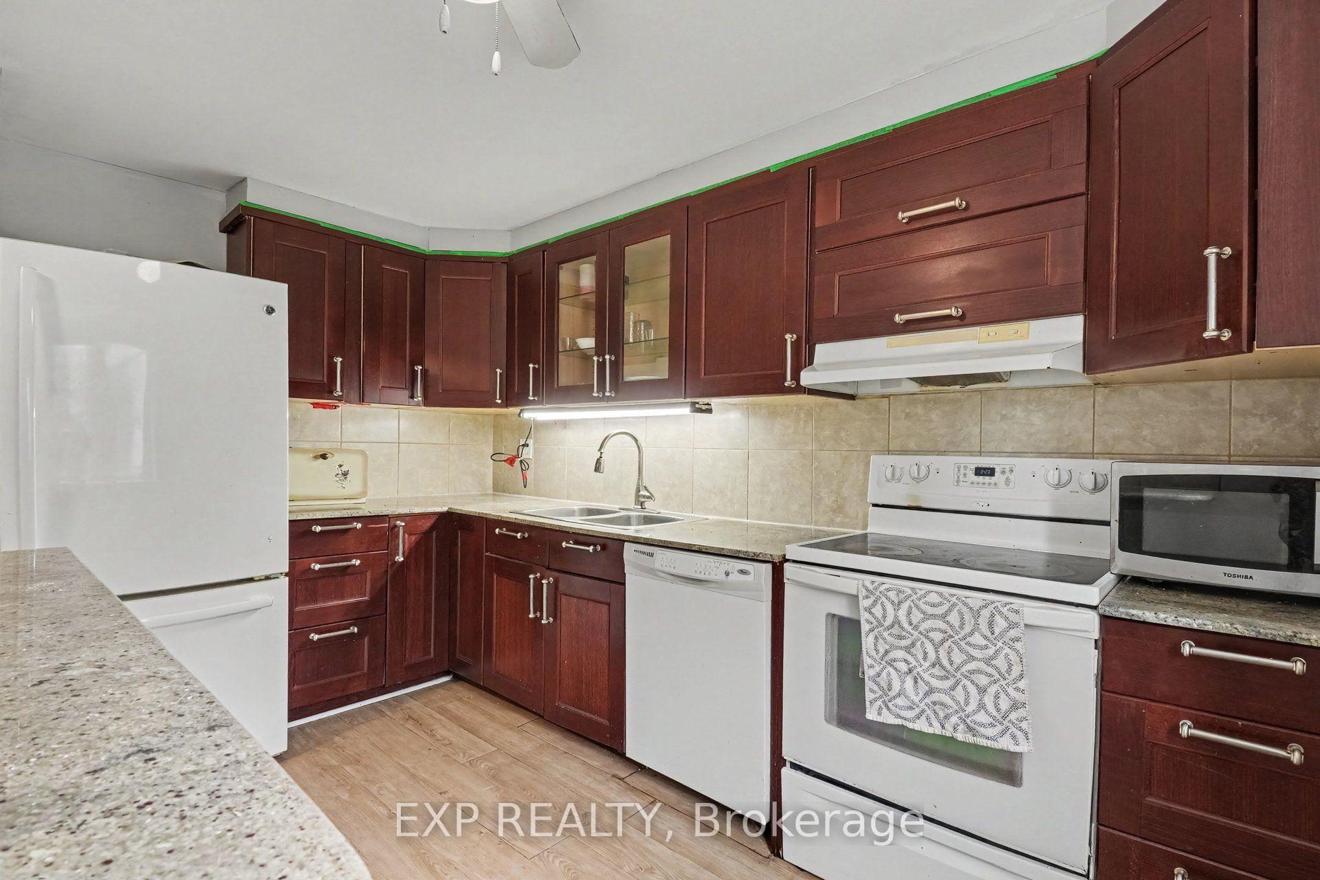 Photo 15 of Unit D, 32 Benlea Drive, Ottawa, Pineglen — HOMEH