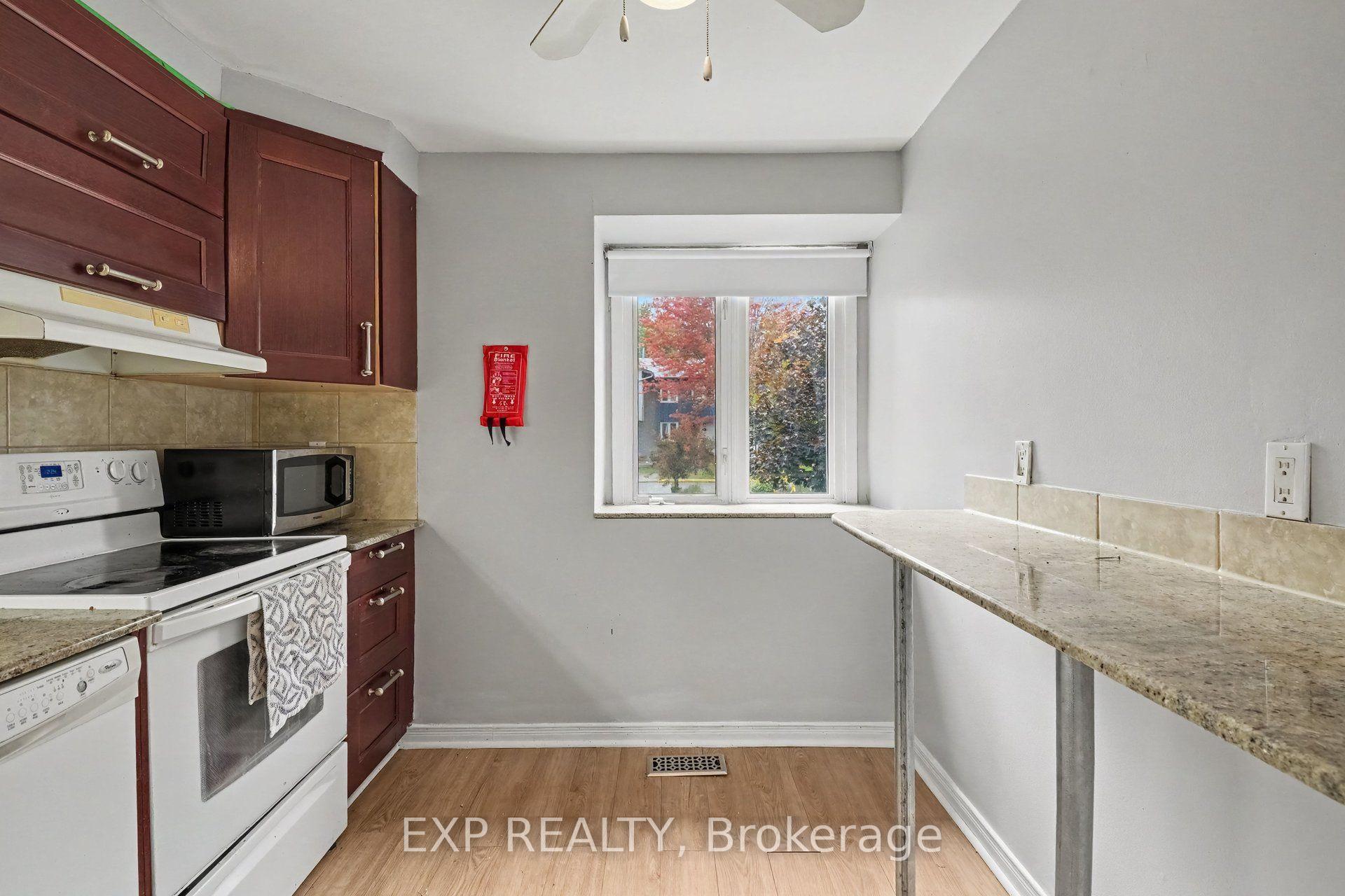 Photo 16 of Unit D, 32 Benlea Drive, Ottawa, Pineglen — HOMEH