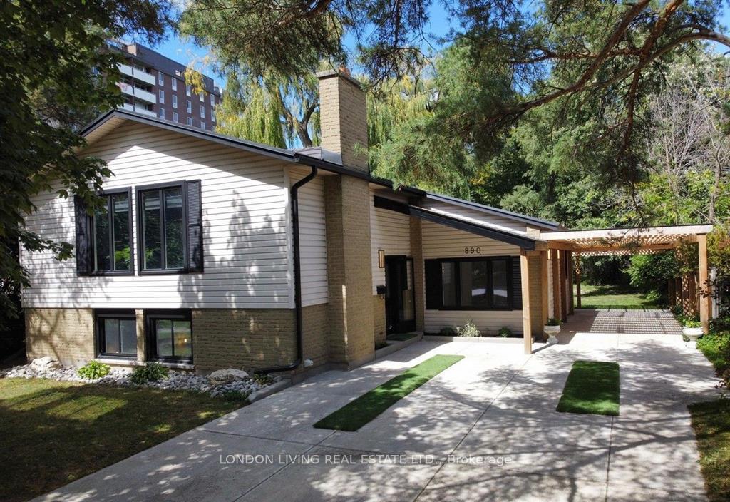 Photo of 890 Viscount Road