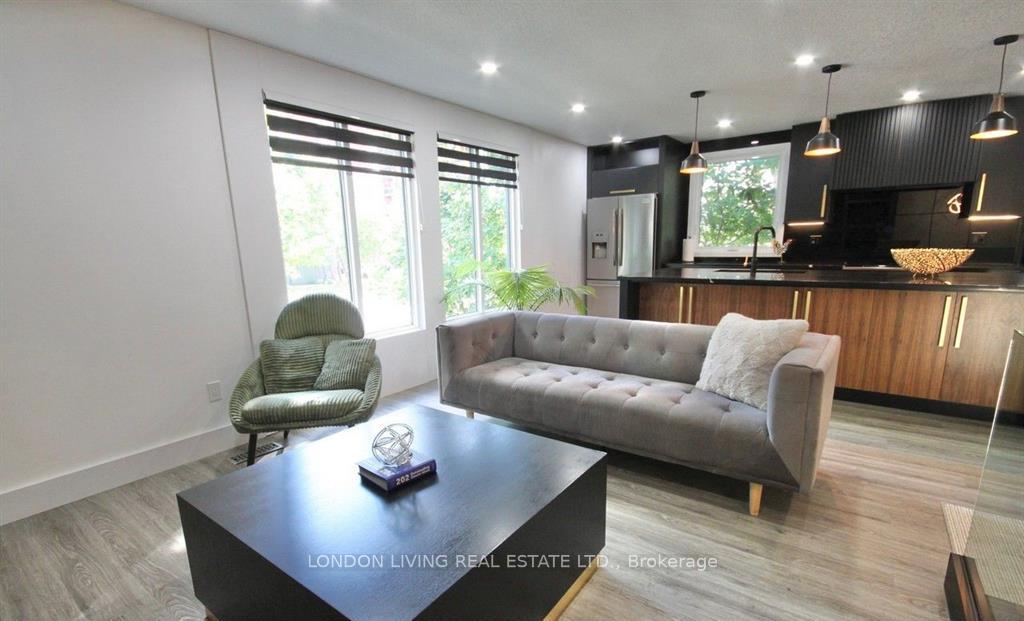 Photo 2 of 890 Viscount Road, London, South M — HOMEH
