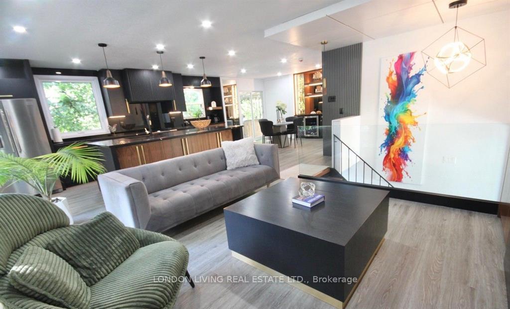 Photo 3 of 890 Viscount Road, London, South M — HOMEH
