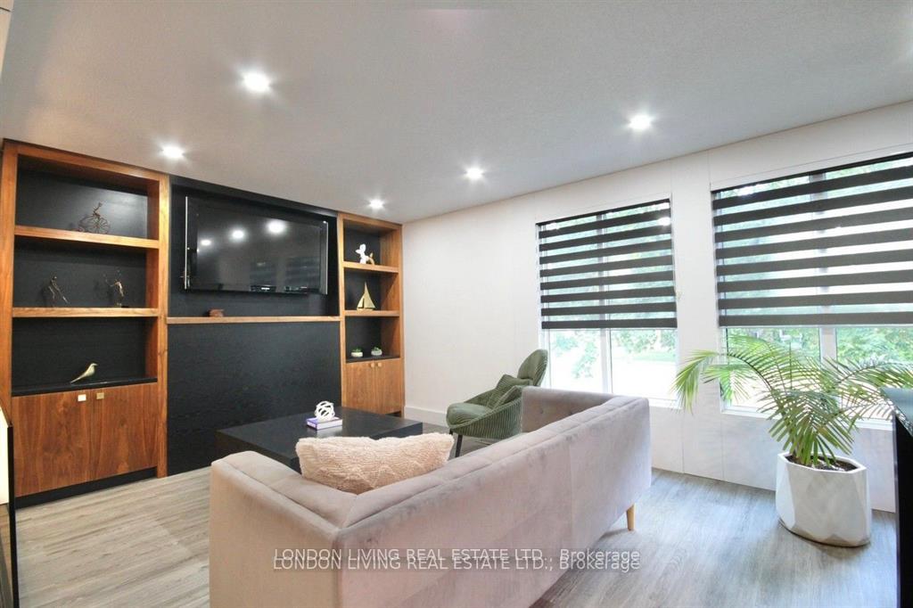 Photo 5 of 890 Viscount Road, London, South M — HOMEH