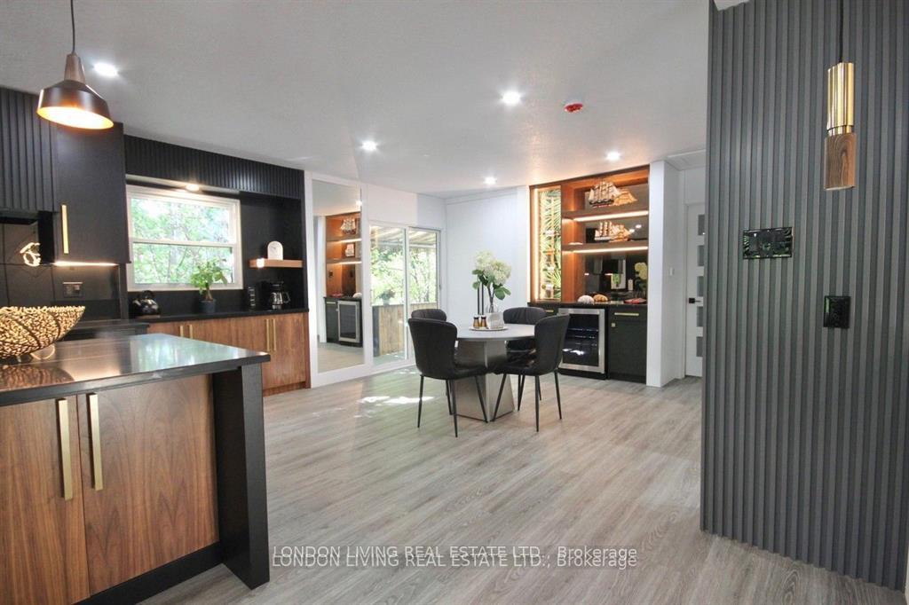 Photo 6 of 890 Viscount Road, London, South M — HOMEH