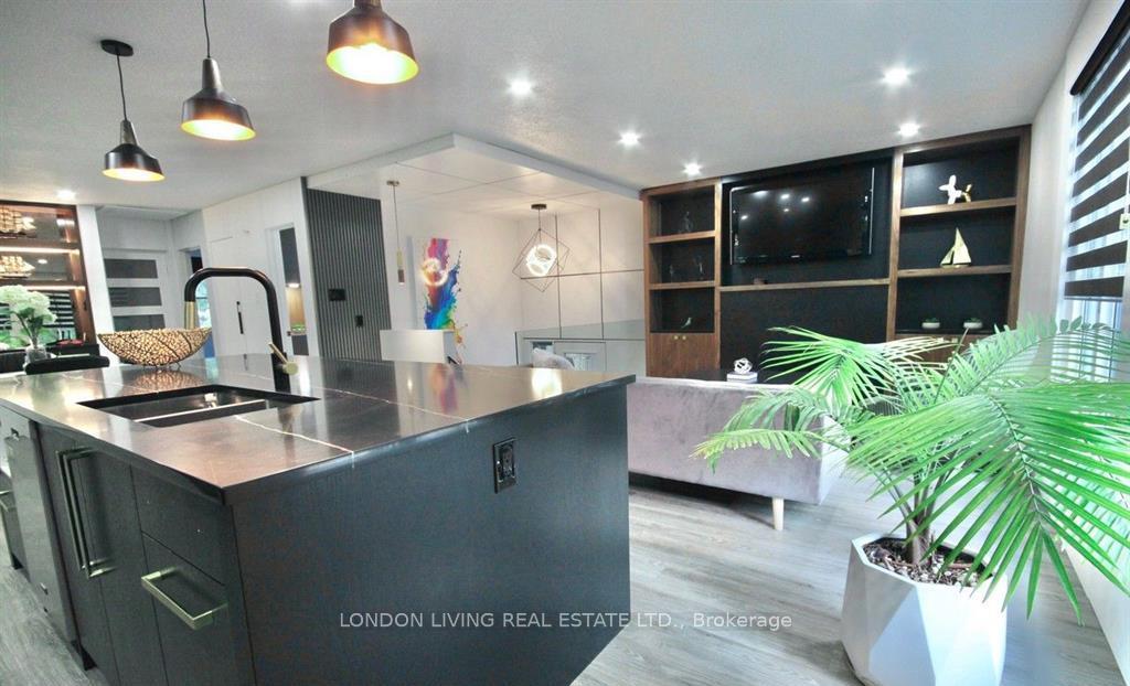 Photo 10 of 890 Viscount Road, London, South M — HOMEH