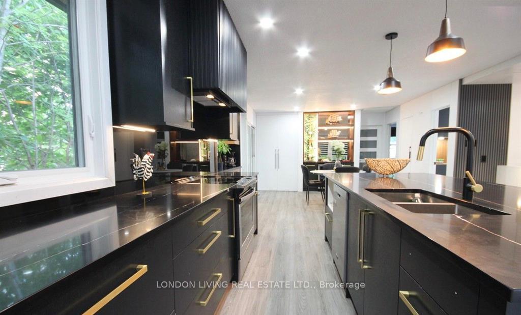 Photo 11 of 890 Viscount Road, London, South M — HOMEH