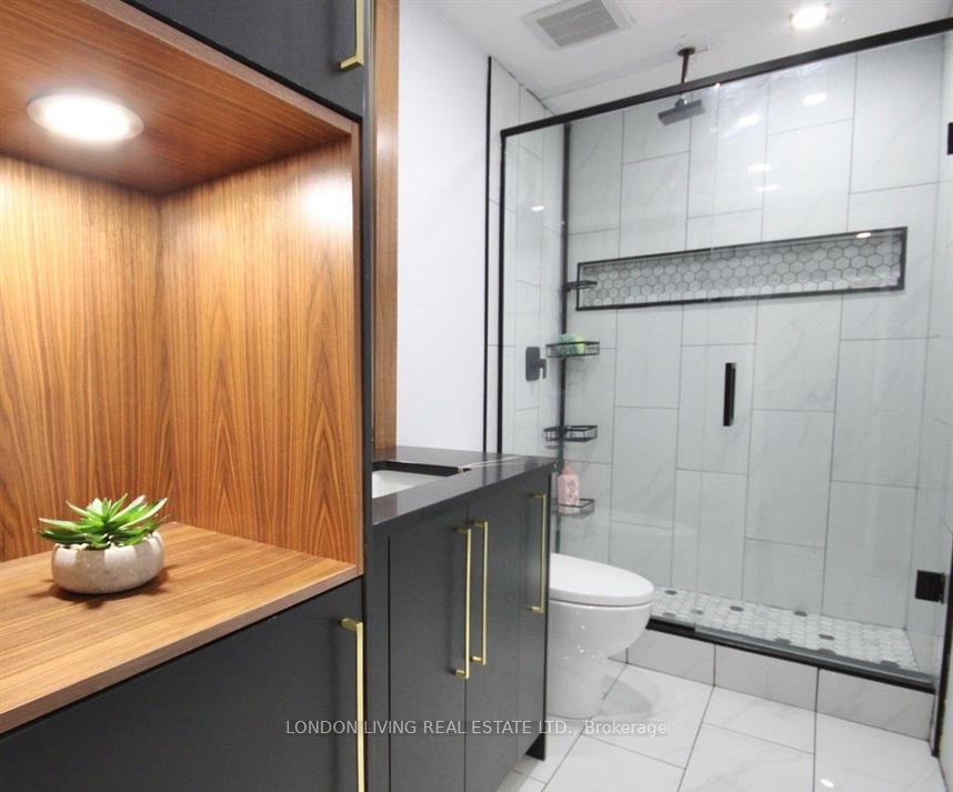 Photo 13 of 890 Viscount Road, London, South M — HOMEH