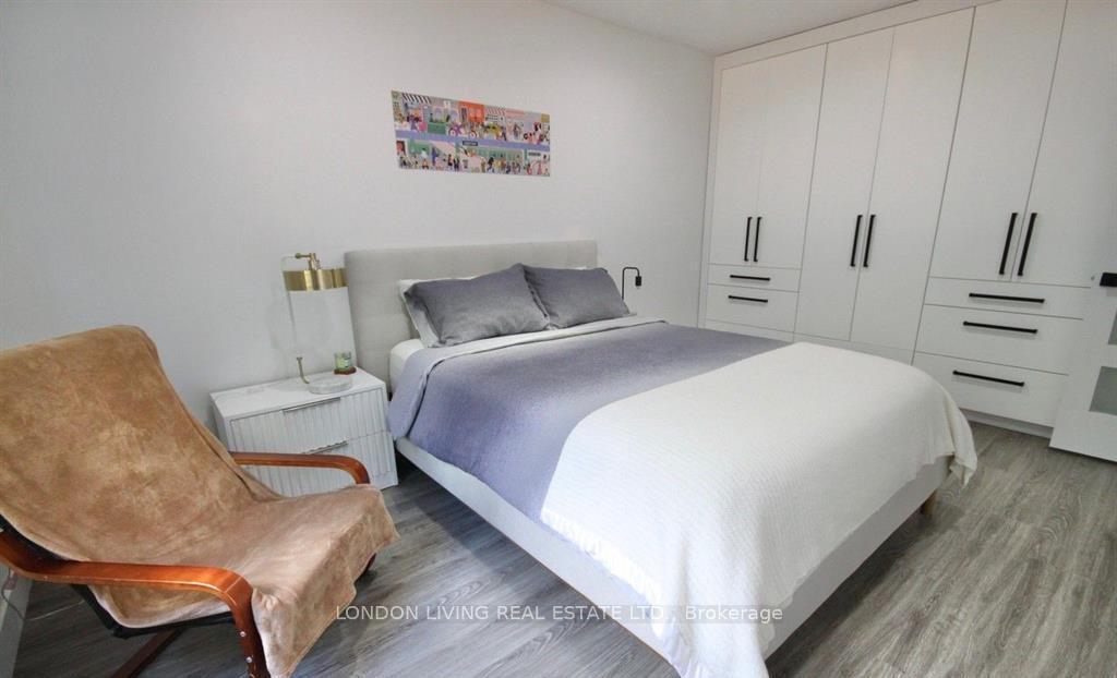 Photo 16 of 890 Viscount Road, London, South M — HOMEH