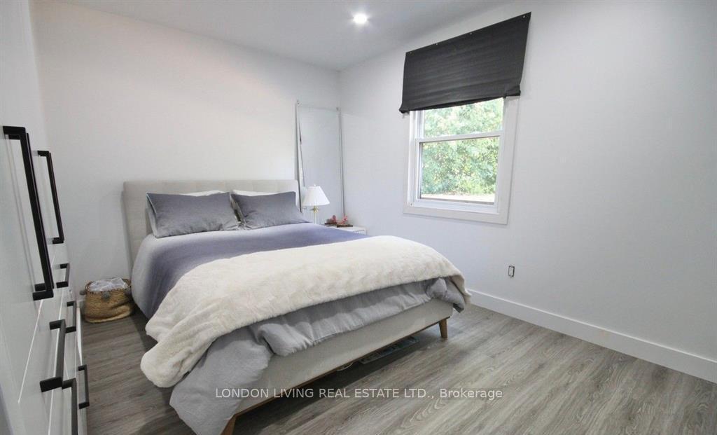 Photo 17 of 890 Viscount Road, London, South M — HOMEH
