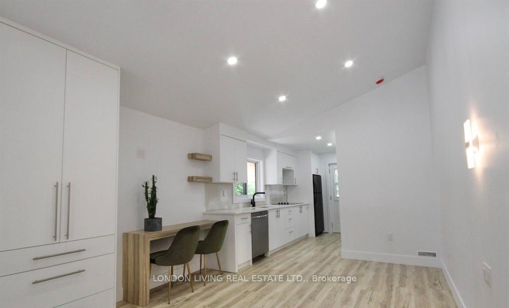 Photo 23 of 890 Viscount Road, London, South M — HOMEH