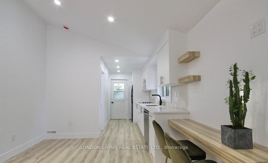Photo 24 of 890 Viscount Road, London, South M — HOMEH