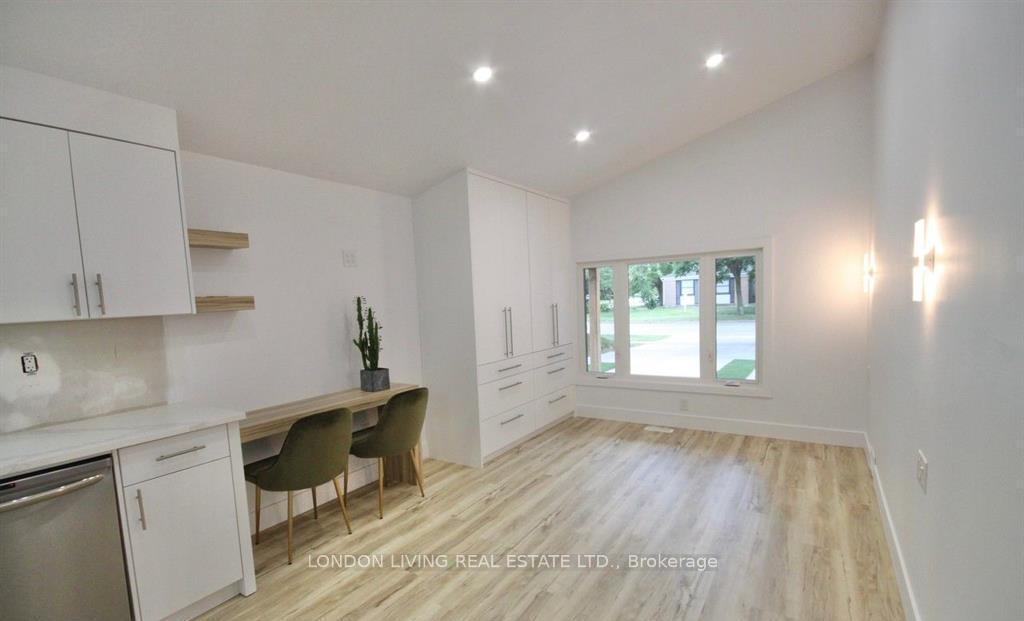 Photo 25 of 890 Viscount Road, London, South M — HOMEH