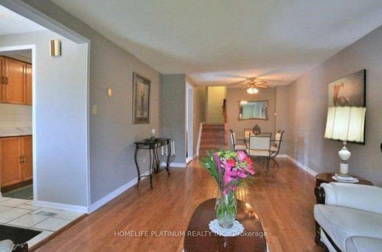 Photo 2 of 22 Calais Place, Kitchener, Victoria Hills — HOMEH