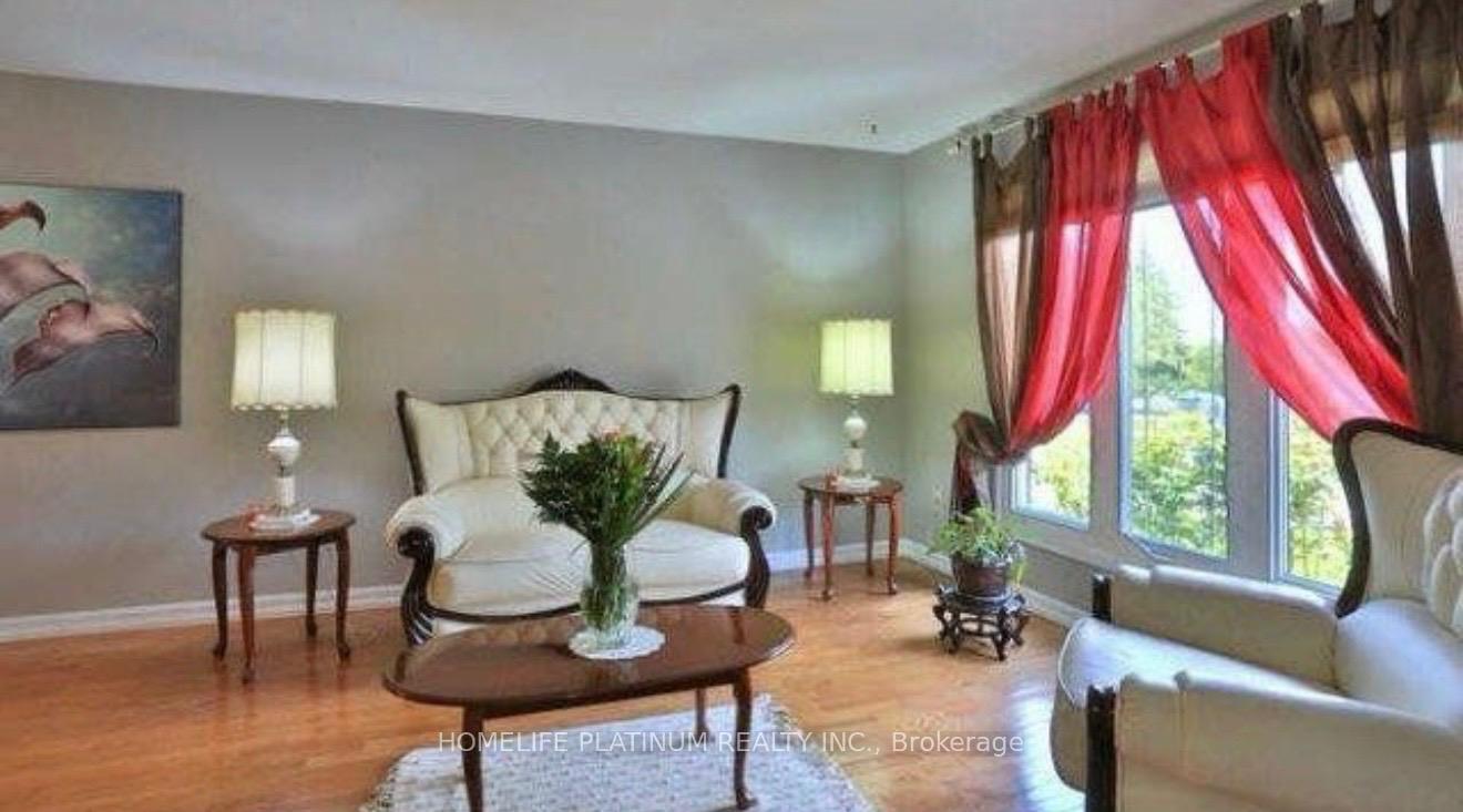 Photo 3 of 22 Calais Place, Kitchener, Victoria Hills — HOMEH