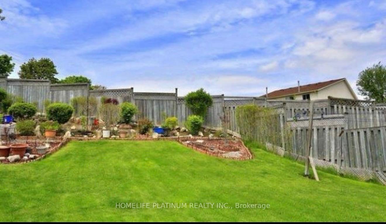 Photo 10 of 22 Calais Place, Kitchener, Victoria Hills — HOMEH