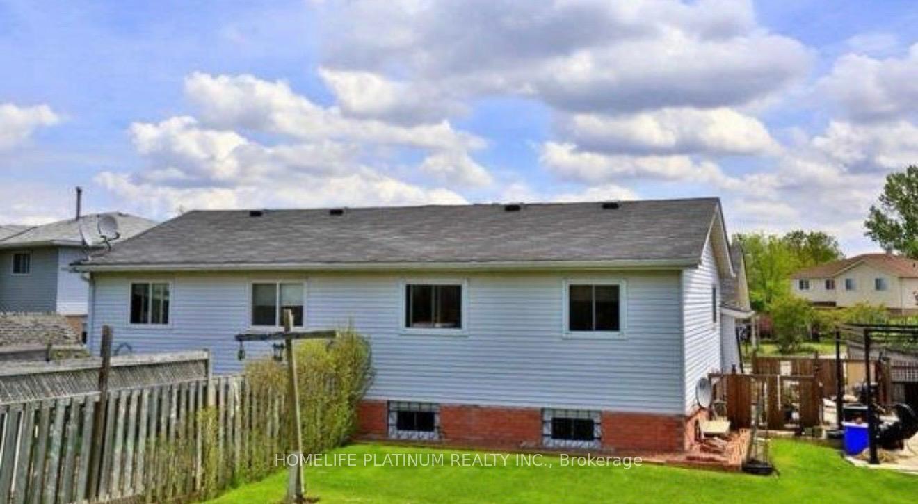 Photo 11 of 22 Calais Place, Kitchener, Victoria Hills — HOMEH