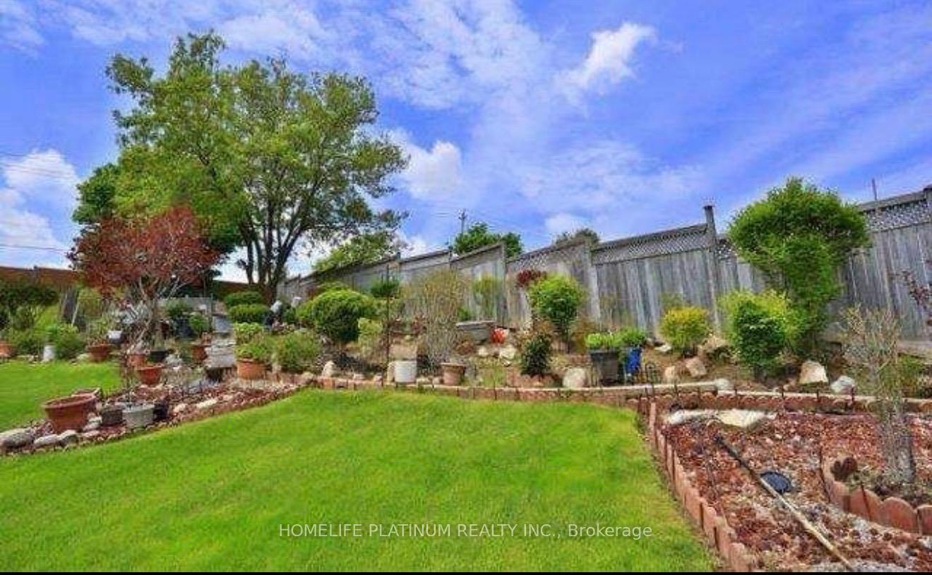 Photo 13 of 22 Calais Place, Kitchener, Victoria Hills — HOMEH