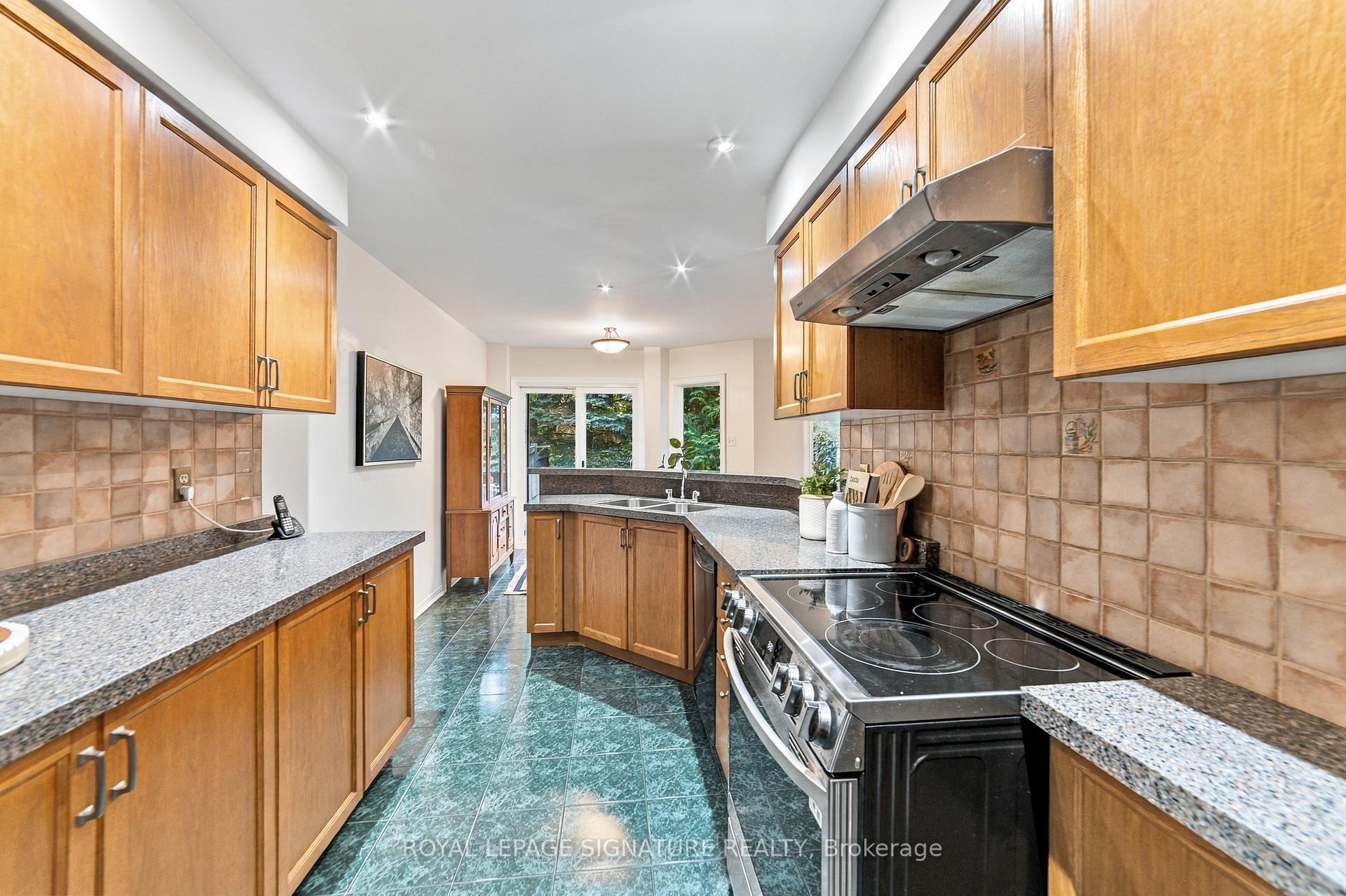 Photo 17 of 1152 Westview Terrace, Oakville, West Oak Trails — HOMEH