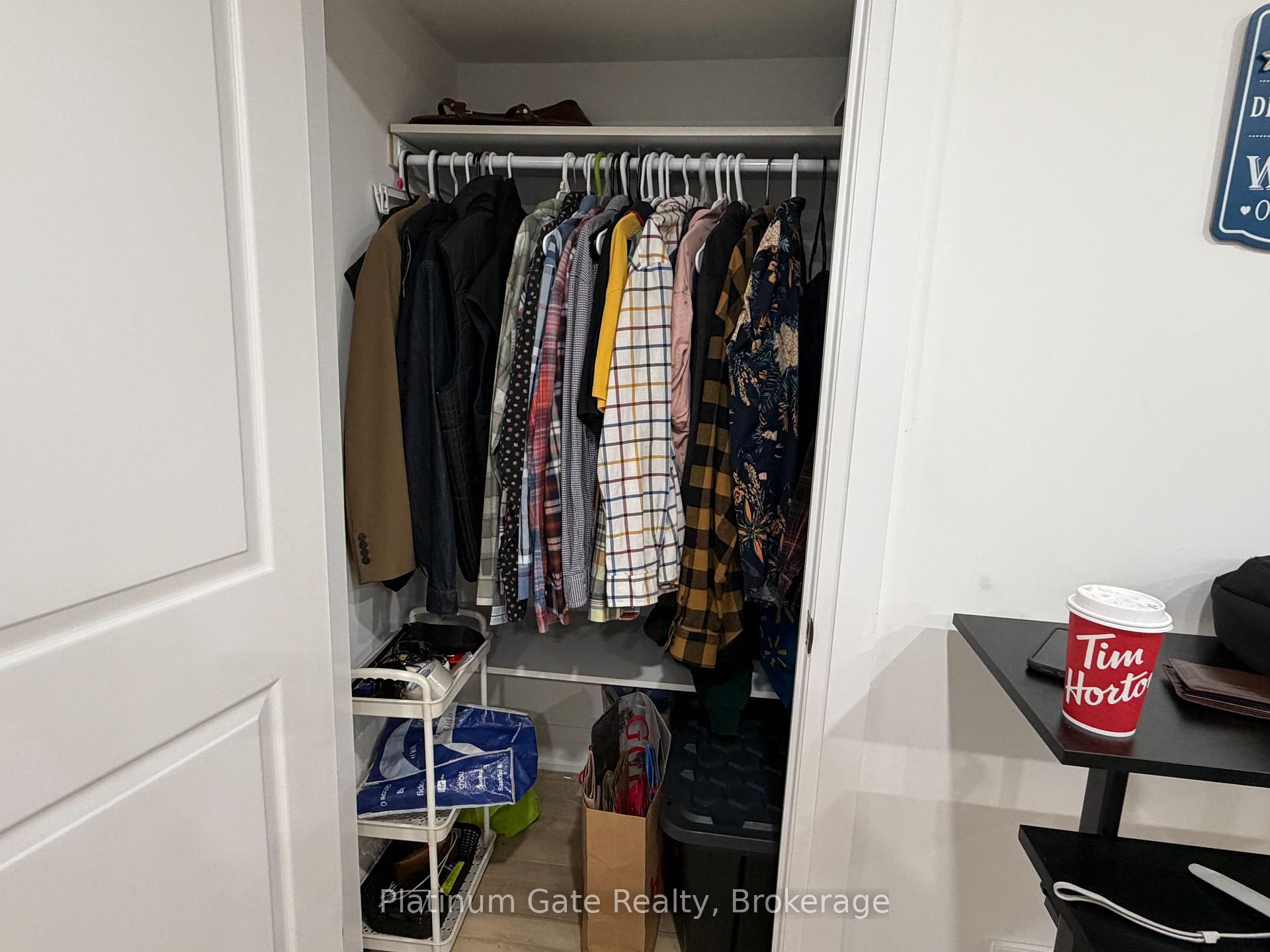 Photo 7 of 827 Cedar Parkway, London, North E — HOMEH