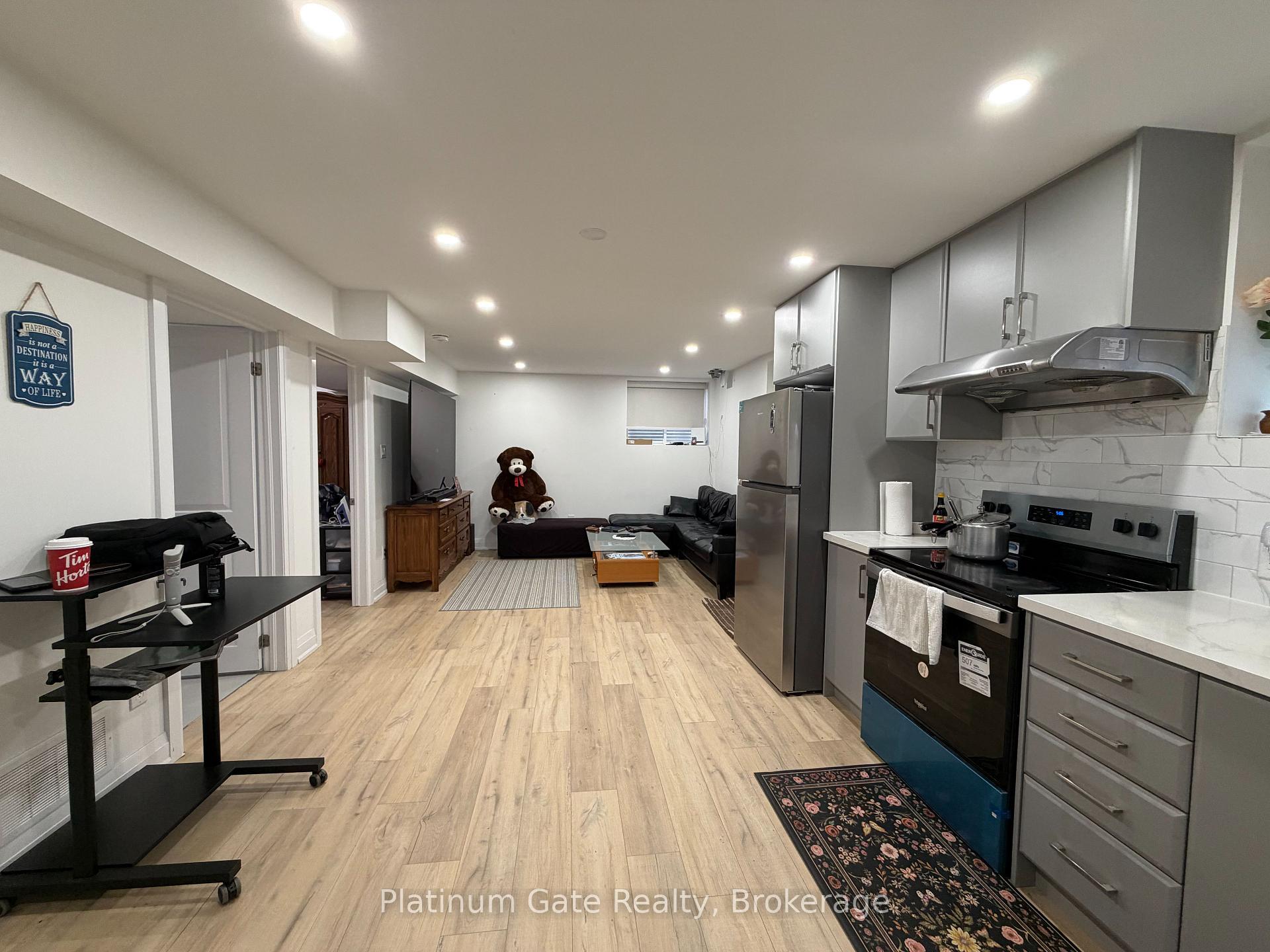 Photo 8 of 827 Cedar Parkway, London, North E — HOMEH