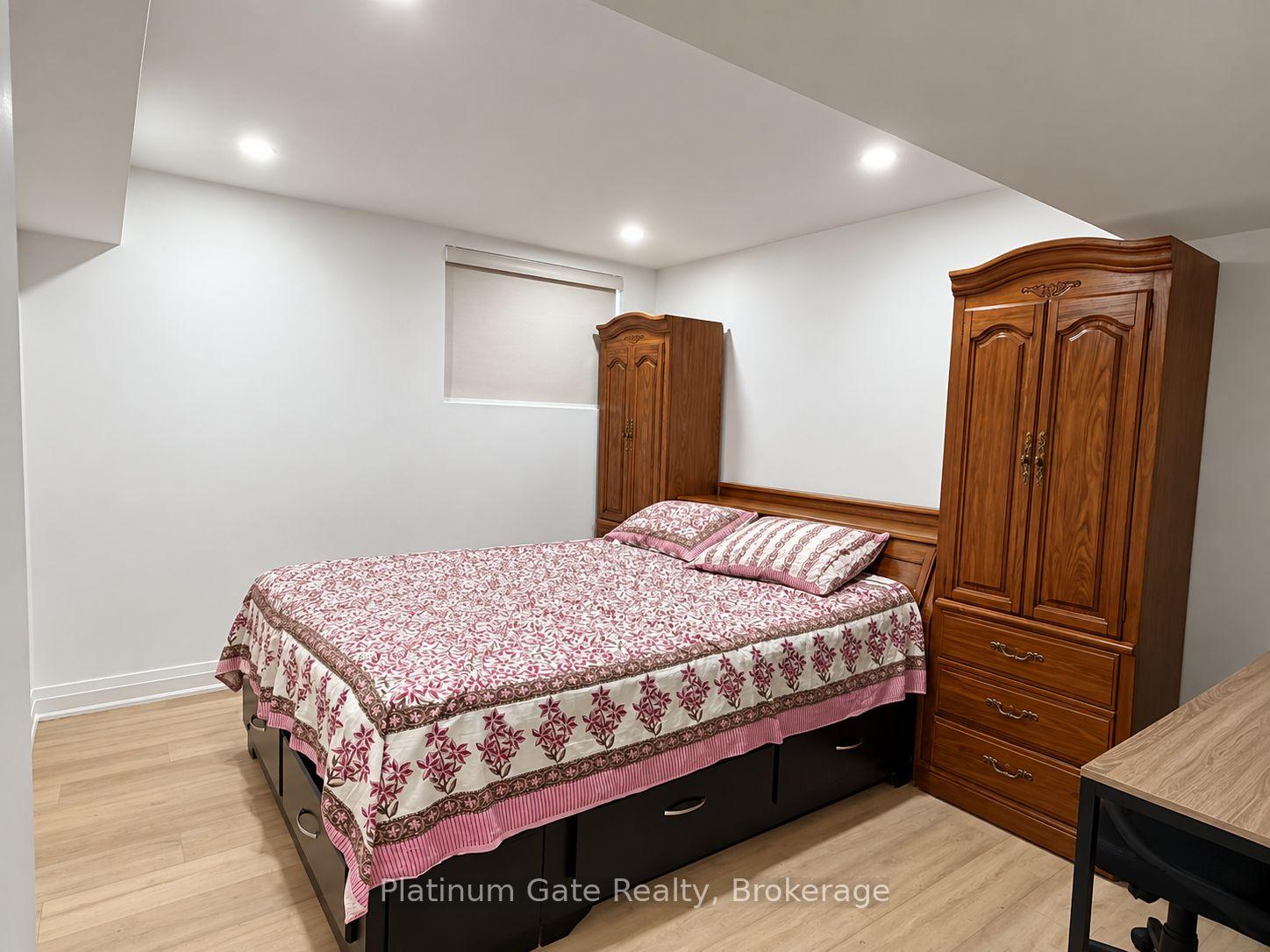 Photo 9 of 827 Cedar Parkway, London, North E — HOMEH