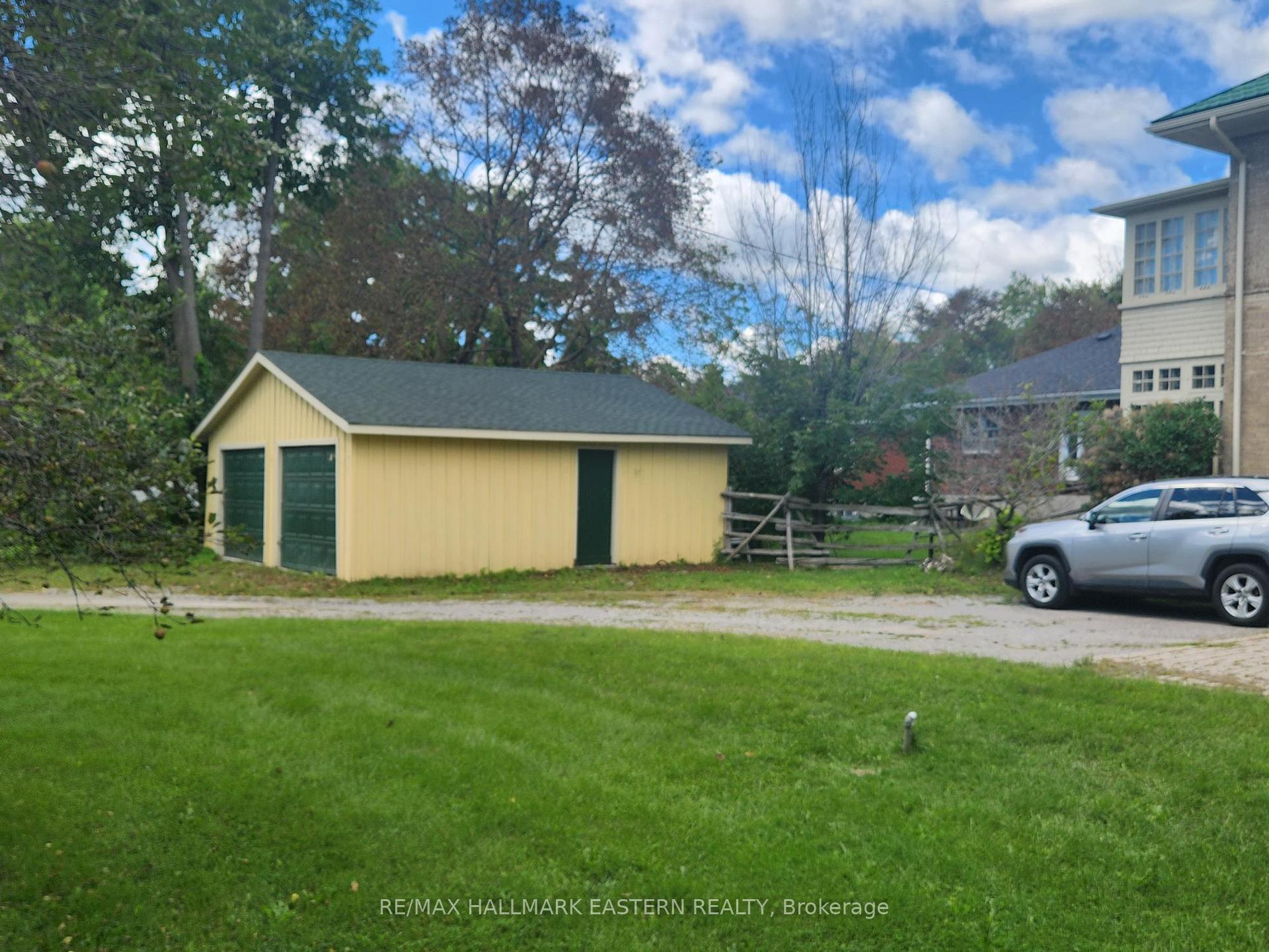 Photo 4 of 813 Water Street, Peterborough, Northcrest Ward 5 — HOMEH