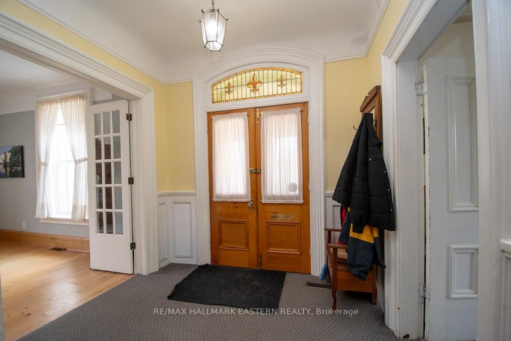 Photo 7 of 813 Water Street, Peterborough, Northcrest Ward 5 — HOMEH