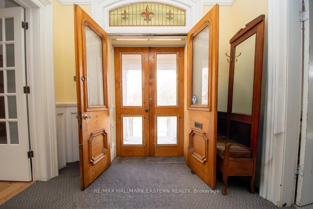 Photo 8 of 813 Water Street, Peterborough, Northcrest Ward 5 — HOMEH