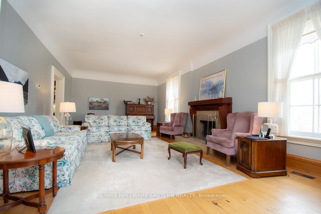 Photo 9 of 813 Water Street, Peterborough, Northcrest Ward 5 — HOMEH
