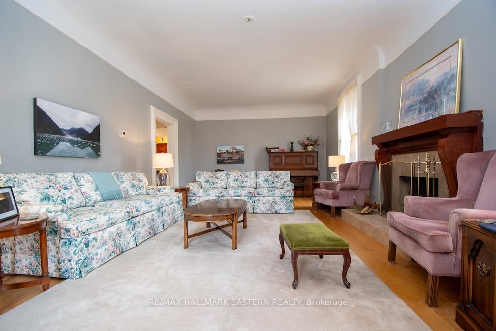 Photo 10 of 813 Water Street, Peterborough, Northcrest Ward 5 — HOMEH