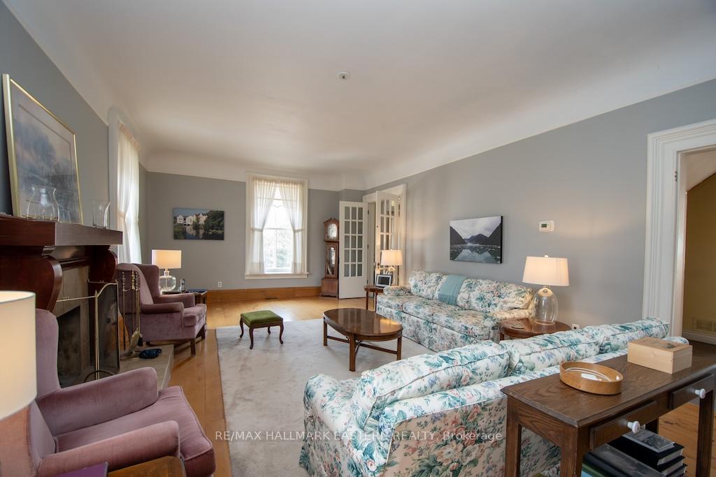 Photo 12 of 813 Water Street, Peterborough, Northcrest Ward 5 — HOMEH