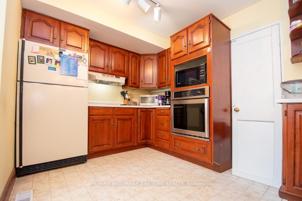 Photo 16 of 813 Water Street, Peterborough, Northcrest Ward 5 — HOMEH